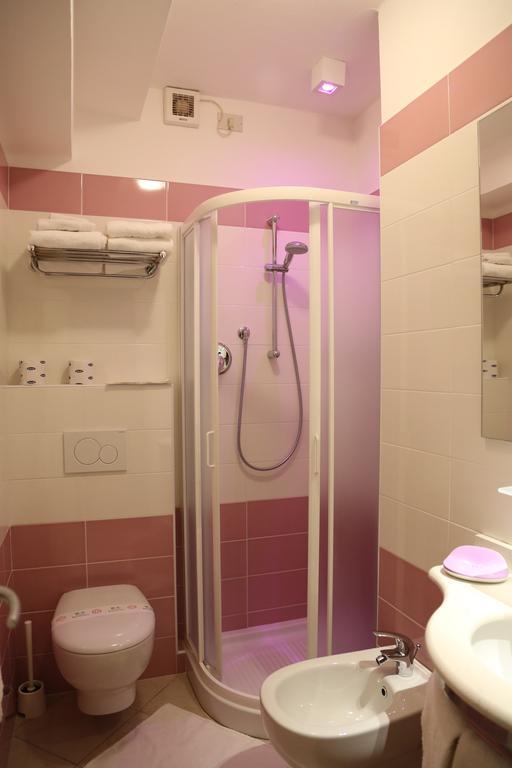 Hotel Ambra Cesenatico Rum bild