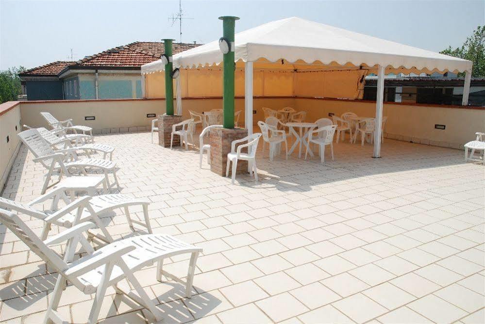 Hotel Ambra Cesenatico Exteriör bild